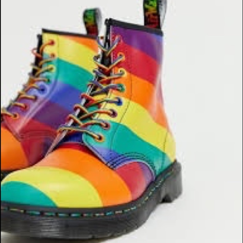 🌈Dr Martens 1460 Pride Unisex Boots in Rainbow - Picture 4 of 5